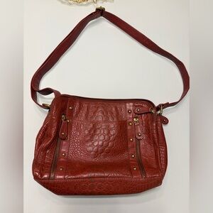 Chic Croc-Embossed Red Shoulder Bag